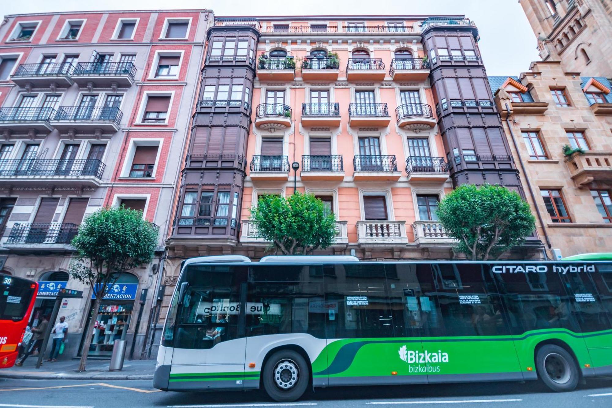 Gran Apartamento 6 Suites Bilbao Center Esterno foto
