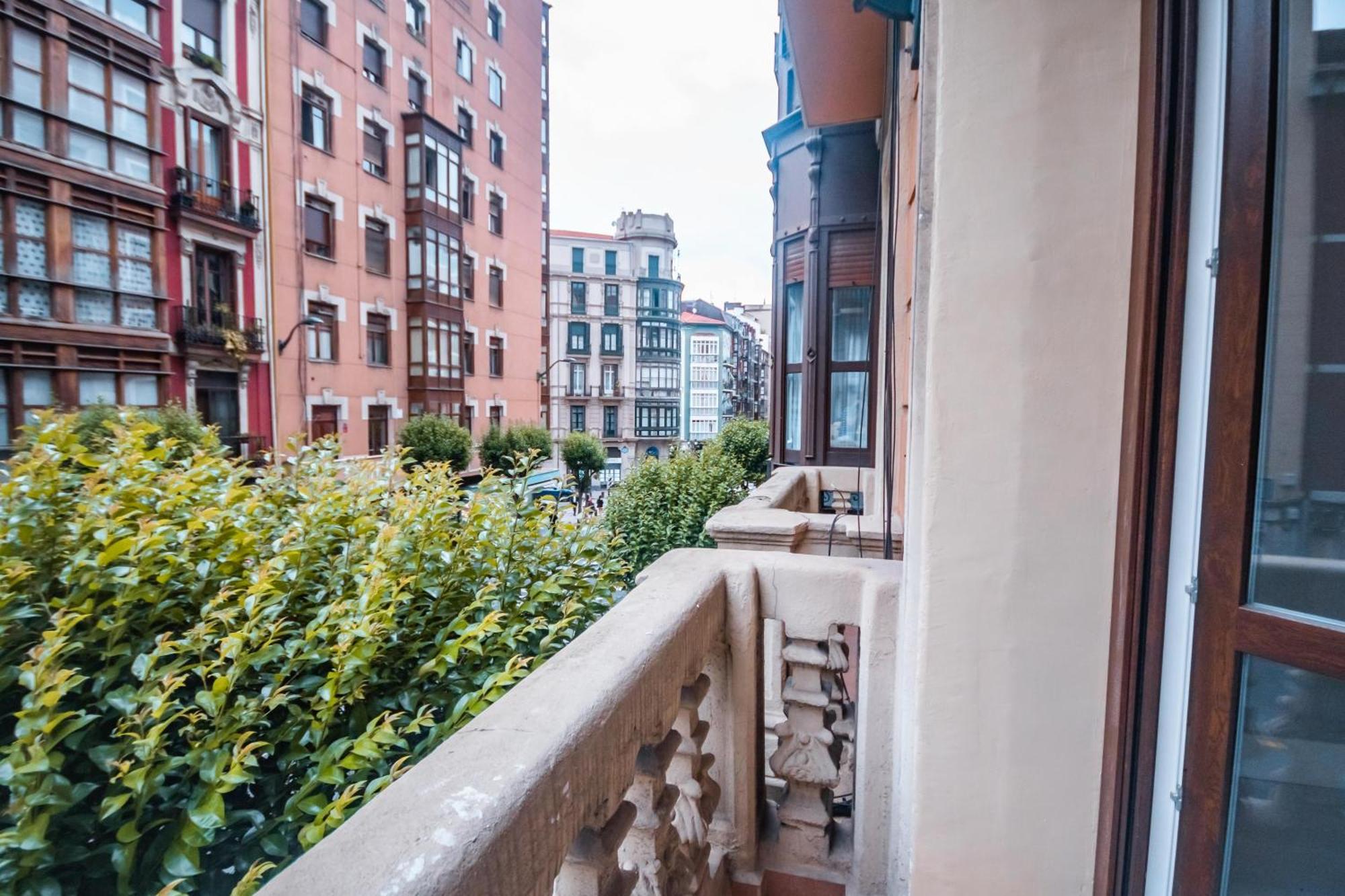 Gran Apartamento 6 Suites Bilbao Center Esterno foto